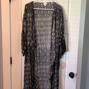 Lularoe black and white Shirley. Size large. NWT